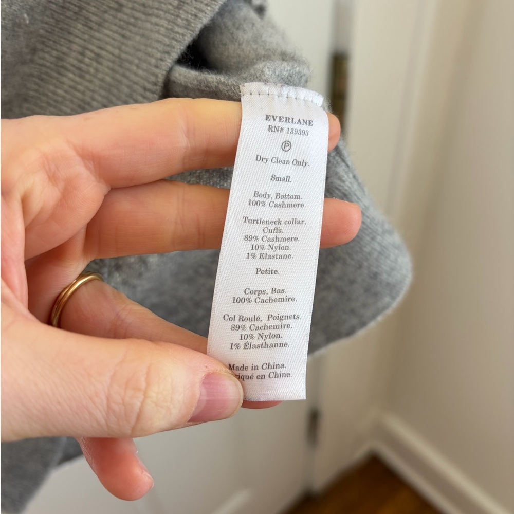 Everlane Cashmere Turtleneck - Picture 3 of 6